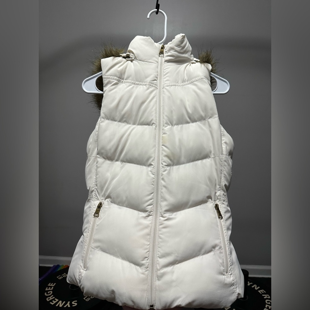 SIZE S BANANA REPUBLIC WHITE PUFFY VEST